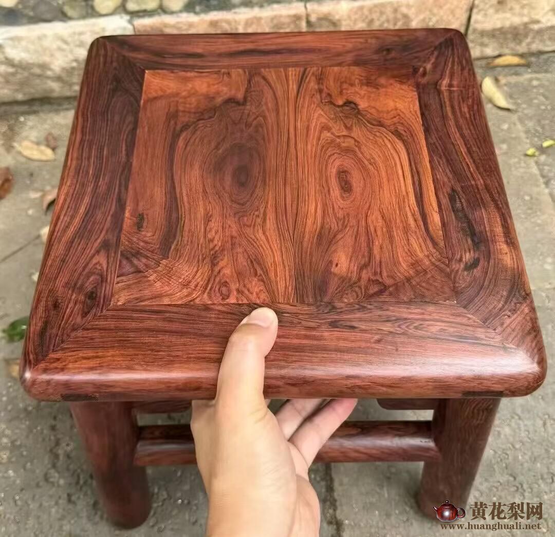 海南黄花梨圆腿方凳
